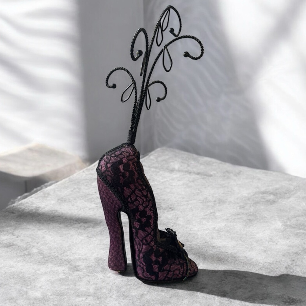 Chic High Heel Shoe Jewelry Holder Stand – Black Lace & Plum